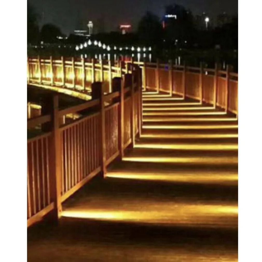 APPLIQUE ESTERNO BIANCO 4W IMPERMEABILE IP65 SEGNAPASSI LUCE FREDDA O CALDA ES47