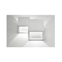 APPLIQUE IN GESSO MODERNO 2 CUBI A DOPPIA EMISSIONE LUCE CONTEMPORANEA G9 GS-E74