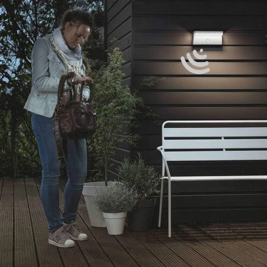 APPLIQUE PER ESTERNO 10 W CON SENSORE PIR DI MOVIMENTO TECNOLOGIA CCT IP54 SS-ESA-013C