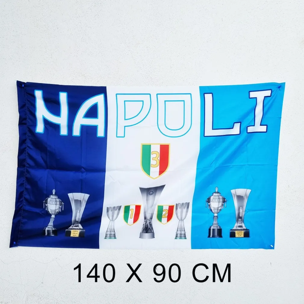 BANDIERA CON COPPE TROFEI ITALIA 3° SCUDETTO CALCIO SQUADRA NAPOLI 90x140 CM