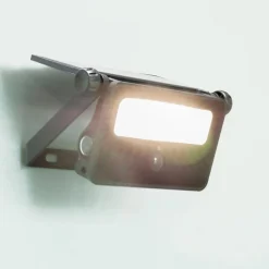 FARETTO SOLARE IP65 RICARICABILE PARETE SENSORE CREPUSCOLARE MOVIMENTO LED 8 W