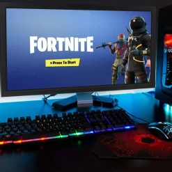 KIT GAMING PER PC CON TASTIERA CUFFIA CON MICROFONO TAPPETINO MOUSE A LED 4IN1