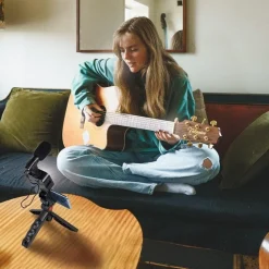 KIT VLOGGER PROFESSIONALE 4IN1 UNIVERSALE PER SMARTPHONE CON MICROFONO LUCE LED