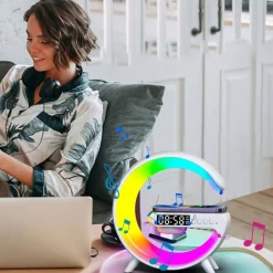 LAMPADA A FORMA DI G MULTICOLOR CON CASSA SPEACKER E CARICABATTERIA AD INDUZIONE