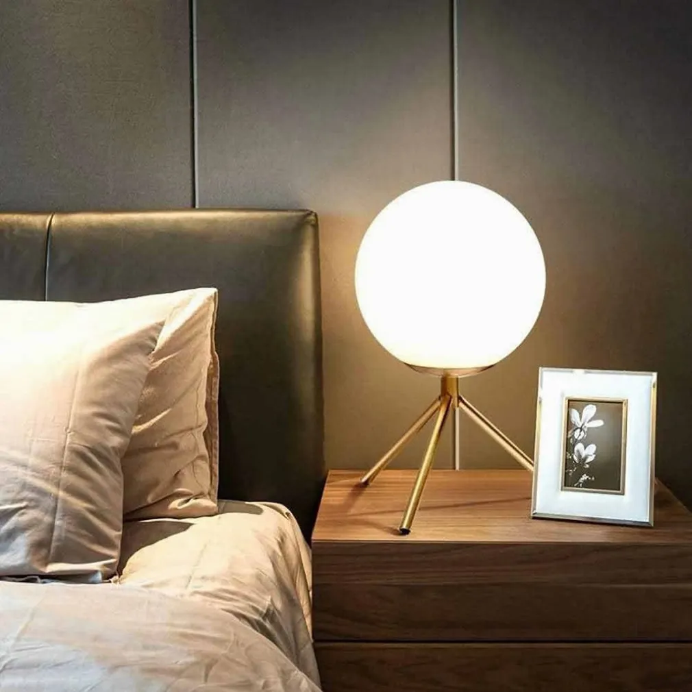 LAMPADA DA TAVOLO MINIMALISTA BRONZO TREPPIEDI CON SFERA LUME ABAT JOUR G9 D35