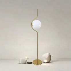 LAMPADA DA TERRA ORO CON SFERA IN VETRO BIANCO PIANTANA E27 DESIGN MODERNO 33894