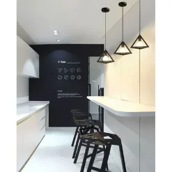 LAMPADARIO DA SOFFITTO A SOSPENSIONE FORMA DI TRIANGOLO 3D PORTALAMPADA E27 A35