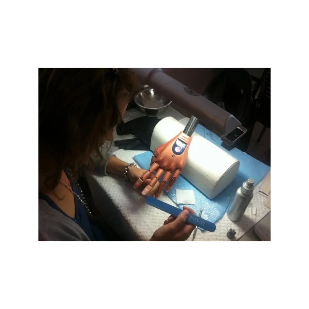 MANO FINTA PER PRATICA NAIL ART ESTETISTA SUPPORTO TAVOLO UNGHIE FINTE GEL TIPS