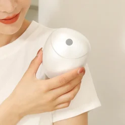 MASSAGGIATORE ELETTRICO CON 4 TESTINE MASSAGGIANTI GIREVOLI MODALITÀ REGOLABILI PORTATILE