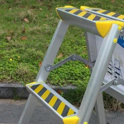 NASTRO ANTISCIVOLO ALTA RESISTENZA SICUREZZA ANTIATTRITO BATTISTRADA 2,5CMX5MT NERO/GIALLO