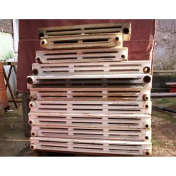 RADIATORE TERMOSIFONE IN GHISA A 3 COLONNE ALTEZZA 90 CM INTERASSE 8,23 CM