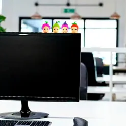 SONNY ANGELS SERIES MINI FIGURE ANIME ORNAMENTI TELEFONO SCRIVANIA COMPUTER CON ADESIVO